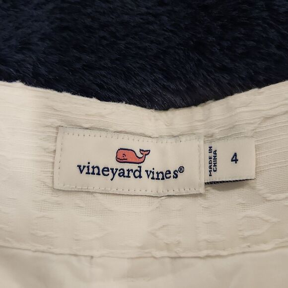 Beautiful white Vineyard Vines shorts with unique design size 4! - Picture 3 of 12